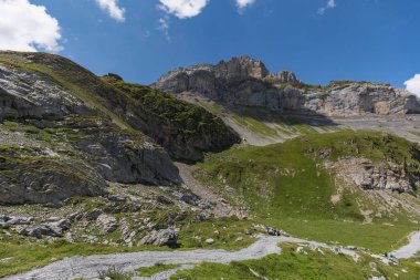 İsviçre, Europe Gemmi geçişte aracılığıyla yüksek dağ yolu üzerinde muhteşem manzara