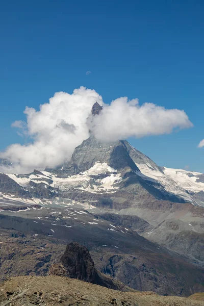 Luna Brillando Sobre Famoso Matterhorn Con Nubes Cielo Azul Hdr — Foto de Stock
