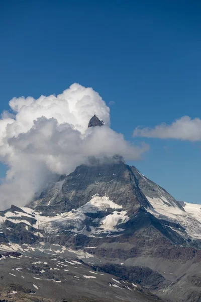 Luna Brillando Sobre Famoso Matterhorn Con Nubes Cielo Azul Hdr — Foto de Stock