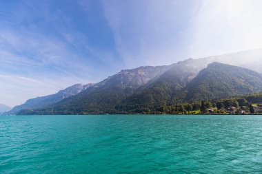 Turkuaz Gölü Brienz İsviçre üzerinden bir tekne görüntülemek