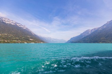 Turkuaz Gölü Brienz İsviçre üzerinden bir tekne görüntülemek