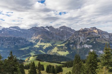 Mount Brunni, Engelberg İsviçre Alpleri'nde üzerinde yaz aylarında hiking