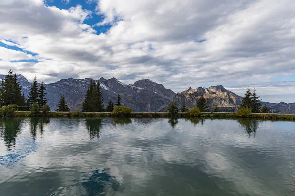 Lago Haerzli Monte Brunni Engelberg Los Alpes Suizos Verano —  Fotos de Stock