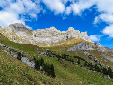 Mount Brunni, Engelberg İsviçre Alpleri'nde üzerinde yaz aylarında hiking