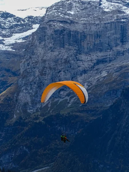 Parapente Sobre Monte Brunni Engelberg Los Alpes Suizos Verano — Foto de Stock