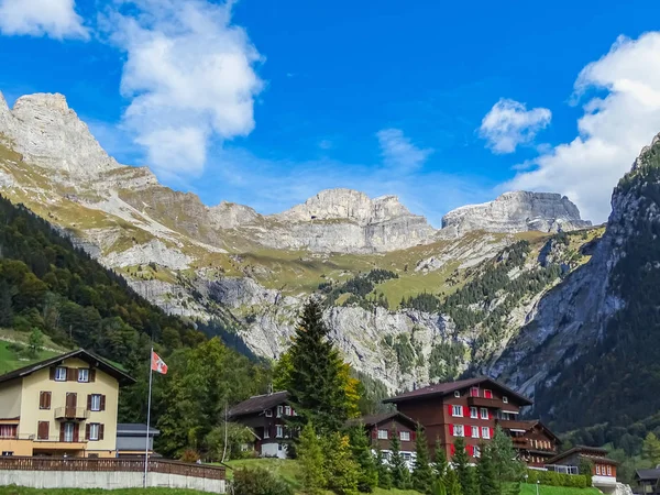 Mount Brunni, Engelberg İsviçre Alpleri'nde üzerinde yaz aylarında hiking