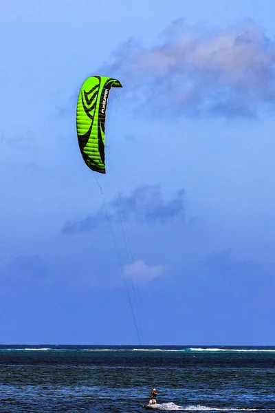 Kiteboard Surfista Alta Velocidade Praia Jambiani Zanzibar África — Fotografia de Stock