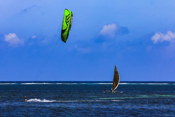 Kiteboard Серфер Високій Швидкості Jambiani Пляжі Занзібар Африки — стокове фото