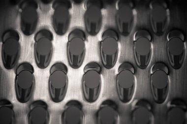 ayrıntılı monocrome makro çekim bir metal Peynir rende, mutfak