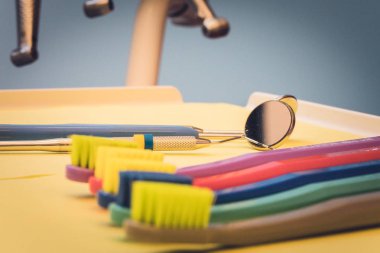 Kadar yakın farklı renkli diş fırçası diş hekimliği, İsviçre, ayrıntılı