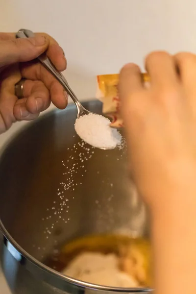 Mulheres Criando Pastelaria Para Biscoitos Natal Saborosos Caseiros Suíça — Fotografia de Stock