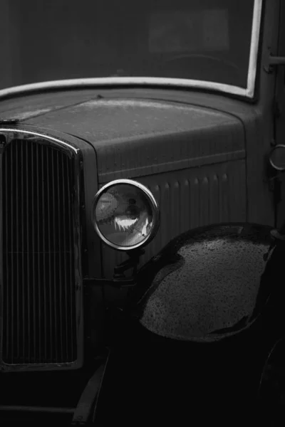 Tiro detalhado de faróis antigos do carro vintage — Fotografia de Stock