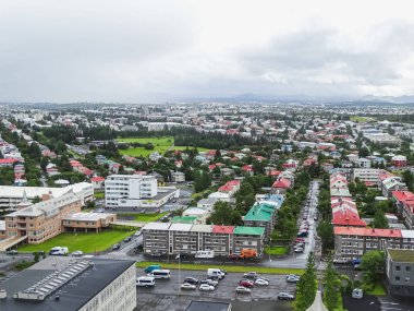 Şehir reykjavik üzerinde hallgrimskirkja panoramik görünümü