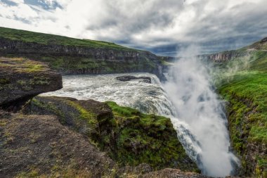 Hvita Nehri'nin gulfoss altın şelale panorama görünümü 