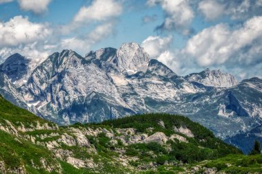 İsviçre alpleri arasında bir yürüyüş sırasında Amazing panorama