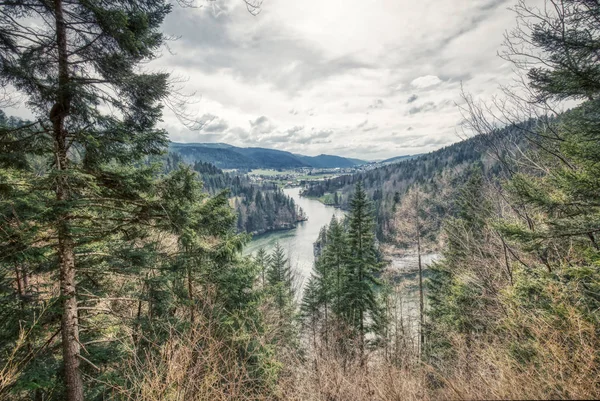 Increíbles doubs de río en la frontera de Francia y Suiza — Foto de Stock