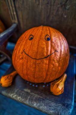 farklı pumpink ile renkli geleneksel halloween dekorasyon