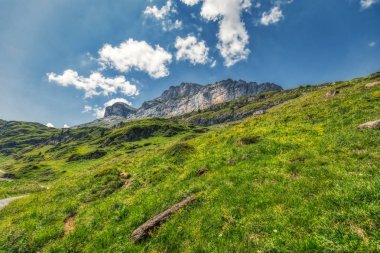 Leuk Gemmi geçiş üzerinde klasik İsviçre zammı Hdr panorama