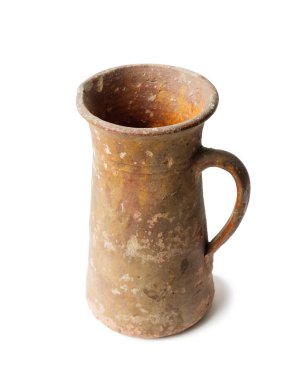 Eski kil tuğla rengi kahverengi sürahi izole beyaz bir arka plan üzerinde