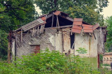 Alan eski yıkılan evde