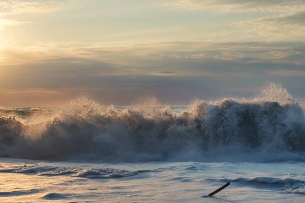 Пенные Волны Моря Закате — стоковое фото