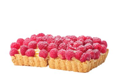 Beyaz yüzeyi izole ahududulu tart