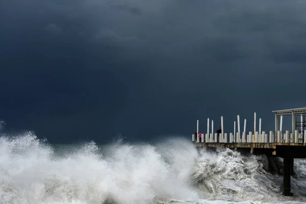 Stürmische See Wellen Krachen Ans Ufer — Stockfoto