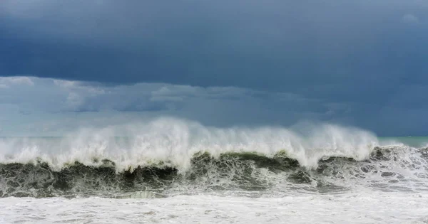 Stürmische See Wellen Krachen Ans Ufer — Stockfoto