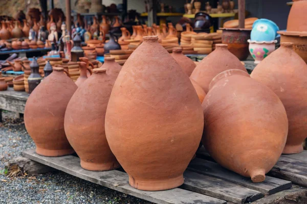 Conjunto Grandes Jarras Vino Viñedo Enfoque Selectivo — Foto de Stock