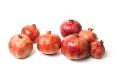 İzole beyaz zemin üzerine nar