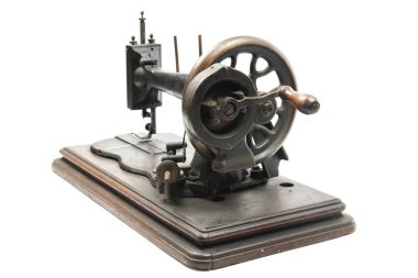 Klasik vintage tarzı manuel dikiş makinesi izole beyaz bir arka plan üzerinde