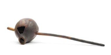 Beyaz arka plan üzerinde geleneksel Gürcü şarap gemi