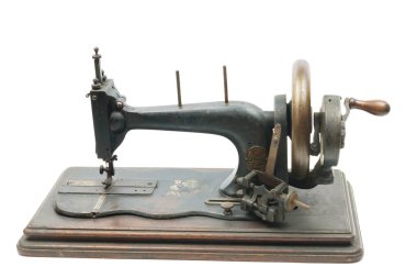 Klasik vintage tarzı manuel dikiş makinesi izole beyaz bir arka plan üzerinde