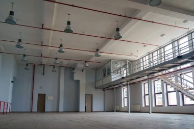 Büyük bir boş oda iç