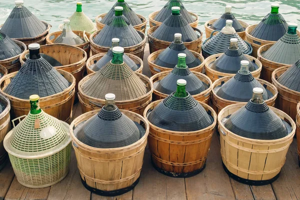 대형 유리 와인 병 — 스톡 사진