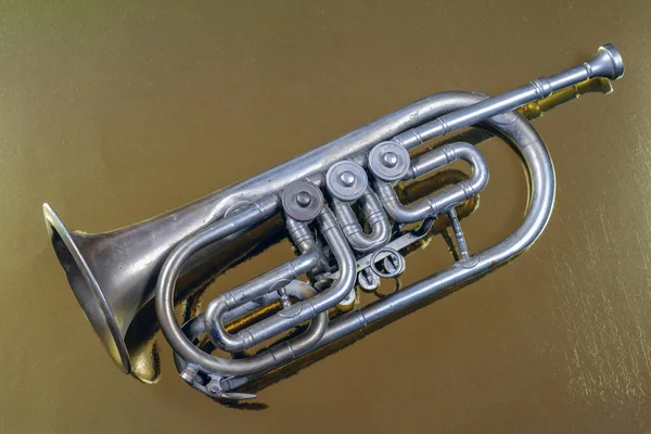 Trompeta de plata vieja — Foto de Stock