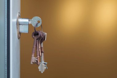 Anahtar deliğindeki anahtar