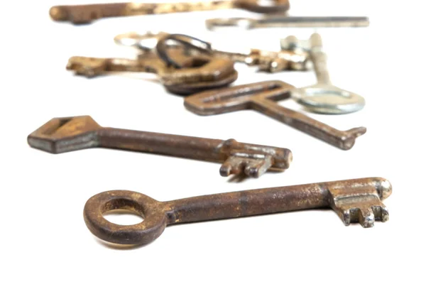 Старые ржавые ключи — стоковое фото