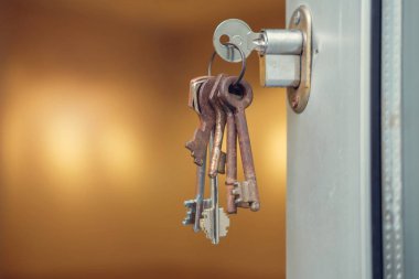 Anahtar deliğindeki anahtar