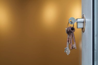 Anahtar deliğindeki anahtar