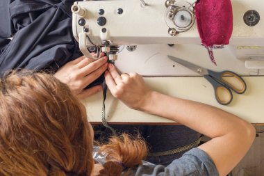 Terzi Dikiş dikiş makinesi ile