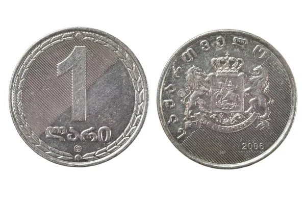 Boca de la moneda georgiana 1 lari sobre un fondo blanco — Foto de Stock