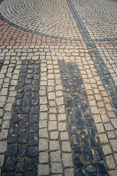 視点でヴィンテージ伝統的な石舗装 古い石畳の舗装の概要 — ストック写真