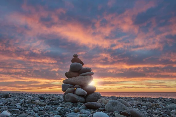 Pebbles Stack Sea Rocky Beach Sea Colorful Sunset Sky Background — Stock Photo, Image