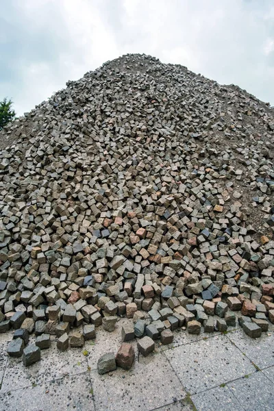 Duży Stos Kolorów Kamienia Naturalnego Kostki Wykonywania Płytek Chodnikowych Zewnątrz — Zdjęcie stockowe