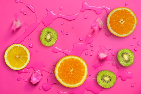 Fresh Juicy Slices Orange Kiwi Fruit Lemon Bright Red Background — Stock Photo, Image