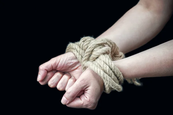 Manos Una Mujer Víctima Atadas Con Una Cuerda Áspera Fondo —  Fotos de Stock
