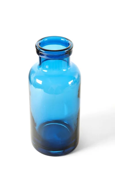 Blauwe Transparante Glazen Fles Geïsoleerd Witte Achtergrond — Stockfoto