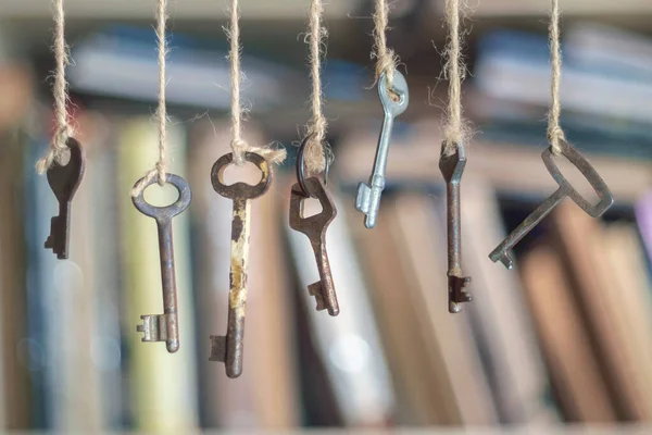 Old Rusty Keys Hanged Ropes Blurred Book Shelf Background Selective — Stock Photo, Image