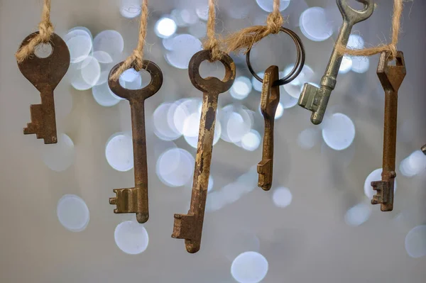 Old Rusty Keys Hanged Ropes Blurred Lights Soft Background Selective — Stock Photo, Image